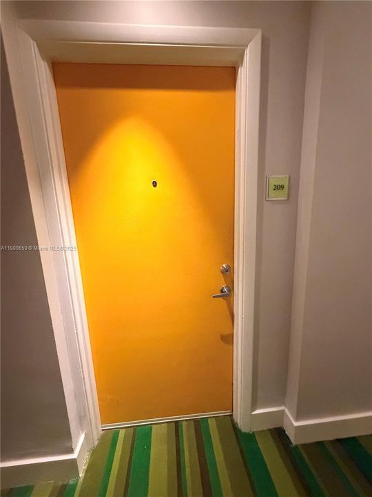 For Rent: $2,200 (1 beds, 1 baths, 770 Square Feet)