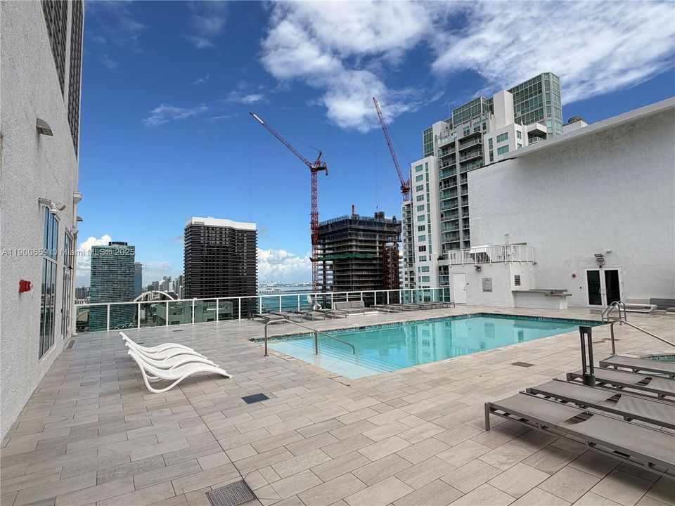 For Rent: $2,200 (1 beds, 1 baths, 770 Square Feet)