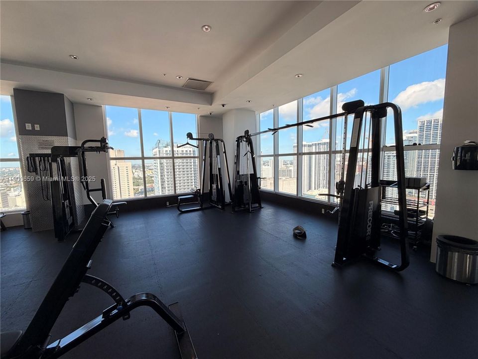 For Rent: $2,200 (1 beds, 1 baths, 770 Square Feet)