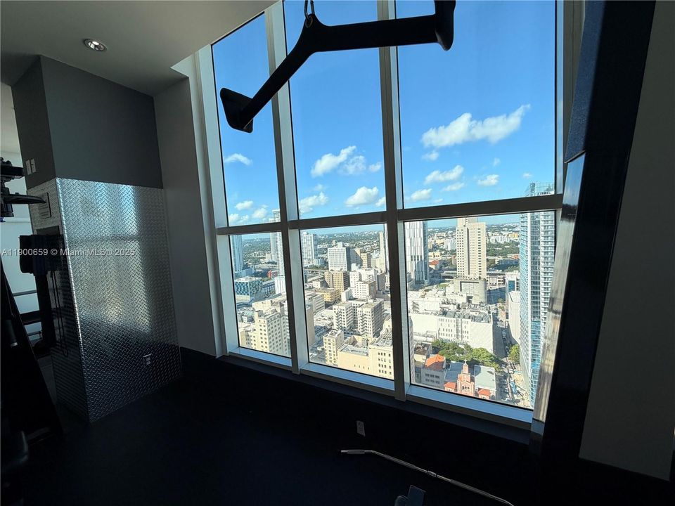 For Rent: $2,200 (1 beds, 1 baths, 770 Square Feet)