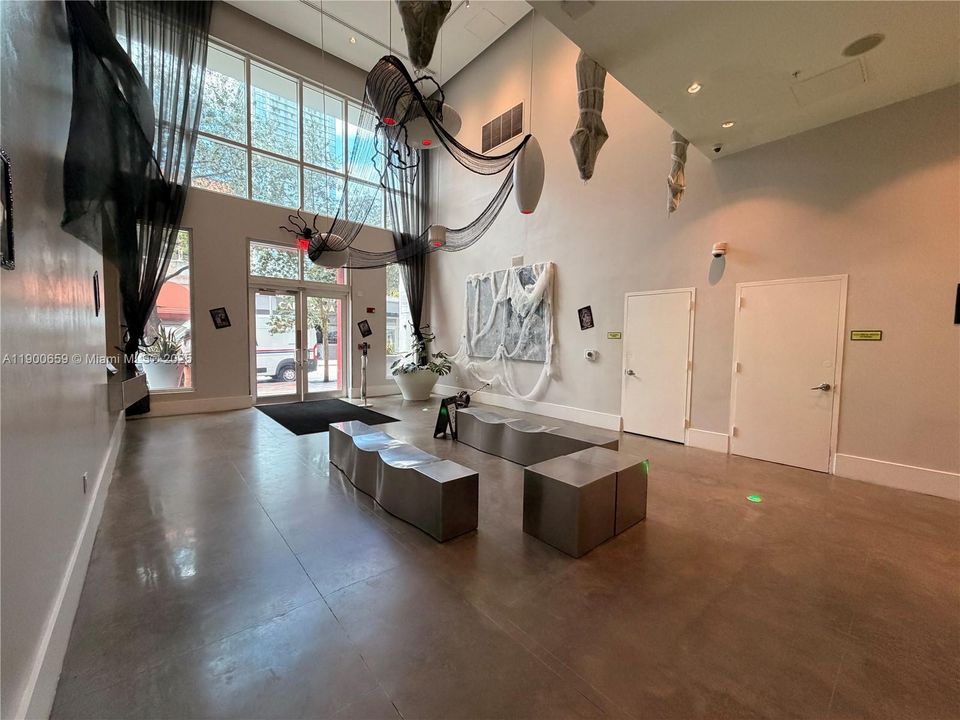 For Rent: $2,200 (1 beds, 1 baths, 770 Square Feet)