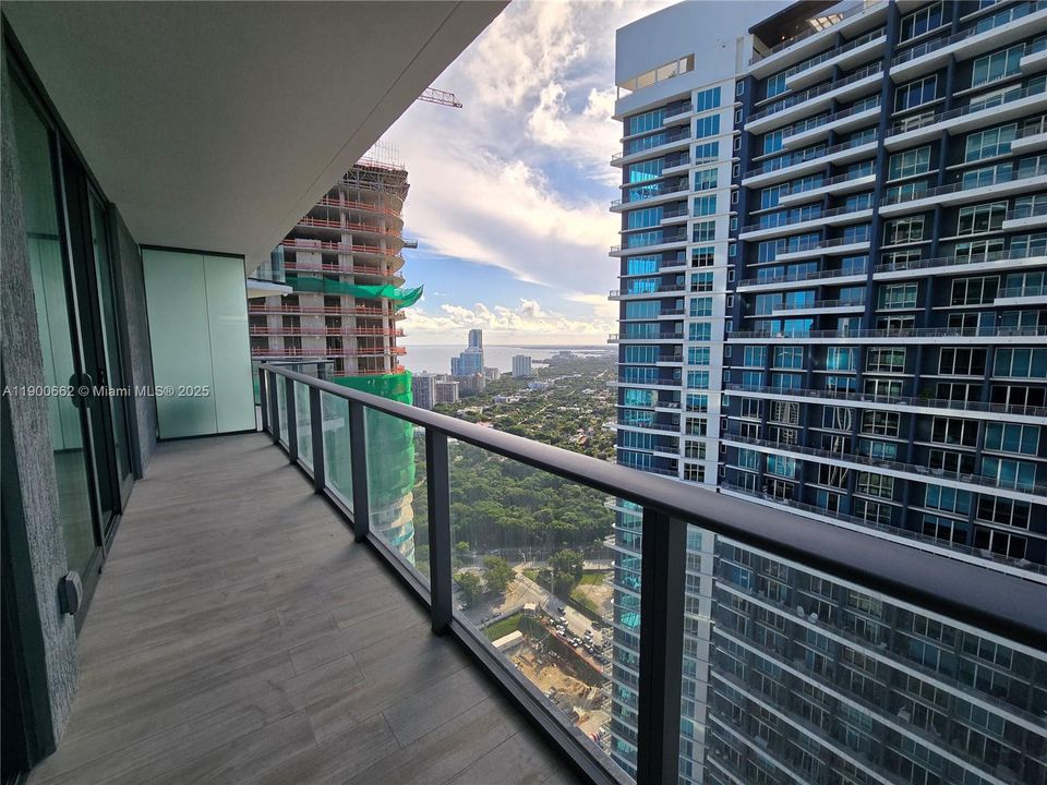 Active With Contract: $3,450 (1 beds, 1 baths, 570 Square Feet)