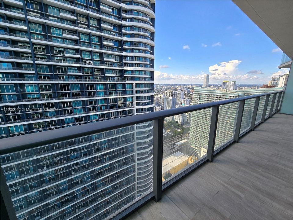 Active With Contract: $3,450 (1 beds, 1 baths, 570 Square Feet)