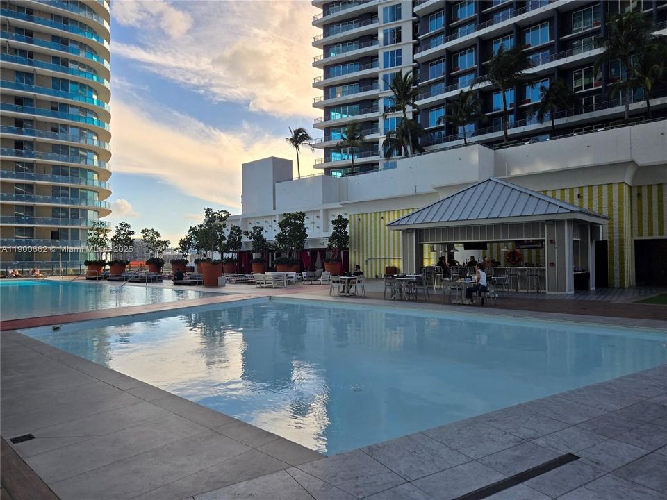 Active With Contract: $3,450 (1 beds, 1 baths, 570 Square Feet)