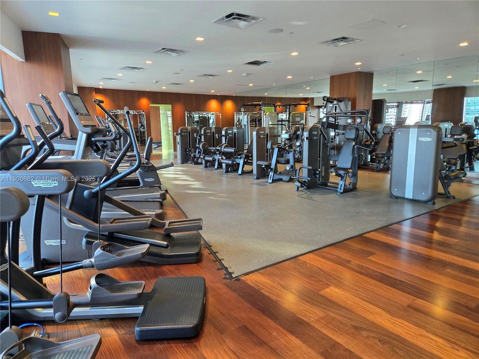 Active With Contract: $3,450 (1 beds, 1 baths, 570 Square Feet)