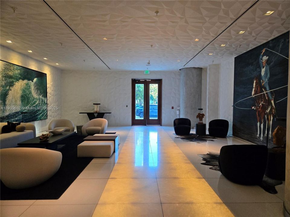 Active With Contract: $3,450 (1 beds, 1 baths, 570 Square Feet)