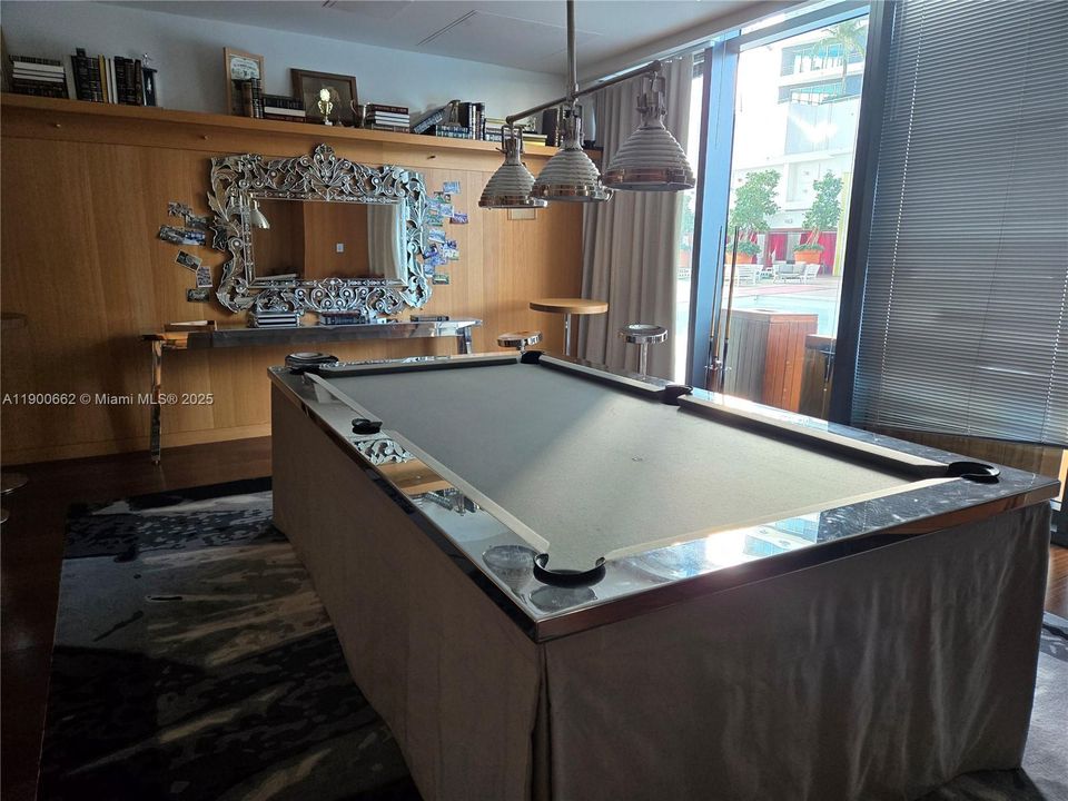 Active With Contract: $3,450 (1 beds, 1 baths, 570 Square Feet)