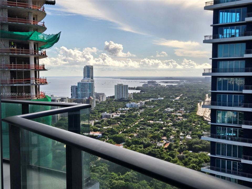 Active With Contract: $3,450 (1 beds, 1 baths, 570 Square Feet)