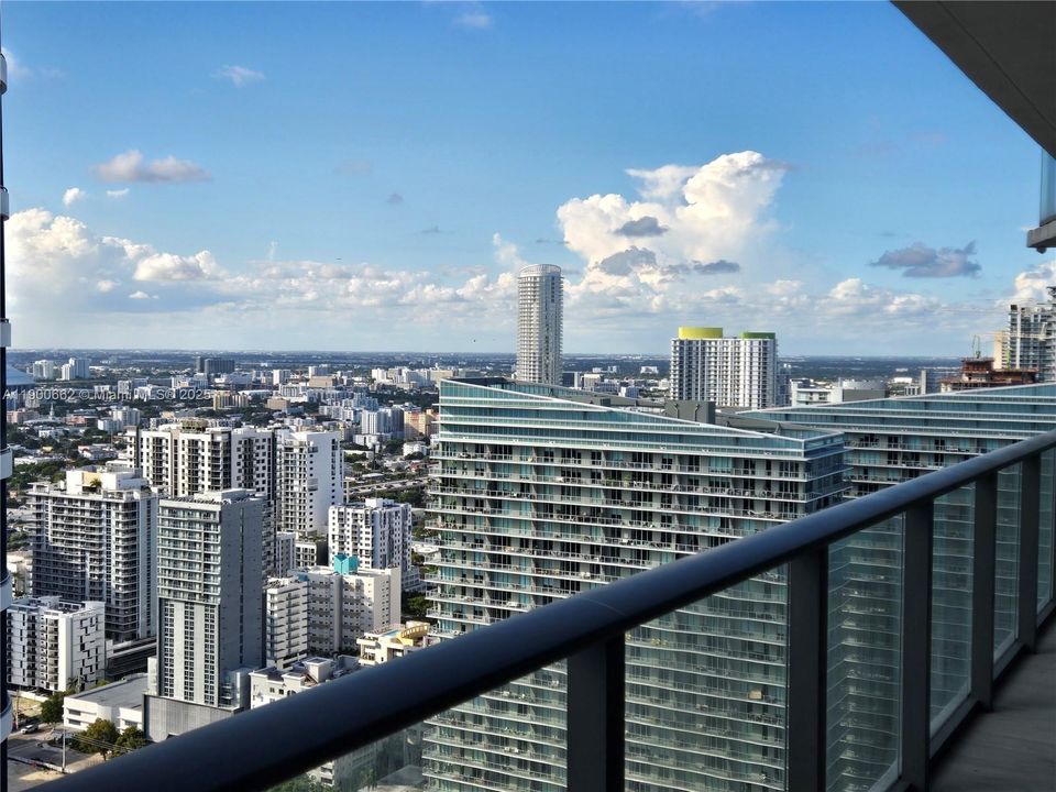 Active With Contract: $3,450 (1 beds, 1 baths, 570 Square Feet)