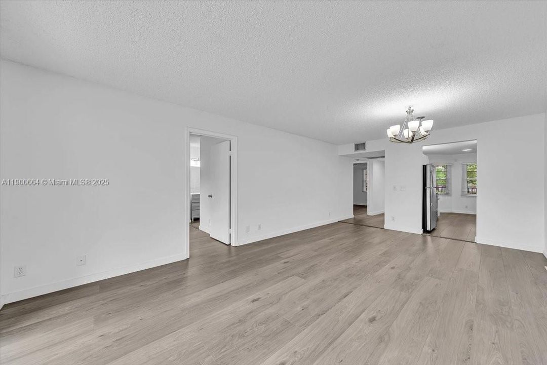 Active With Contract: $2,000 (2 beds, 2 baths, 1100 Square Feet)