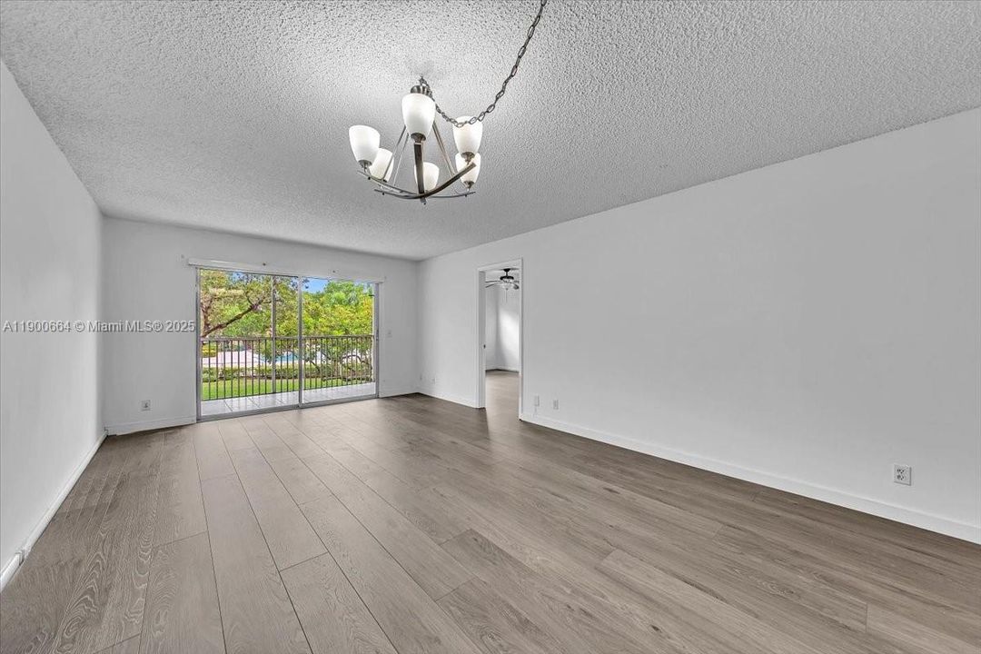 Active With Contract: $2,000 (2 beds, 2 baths, 1100 Square Feet)