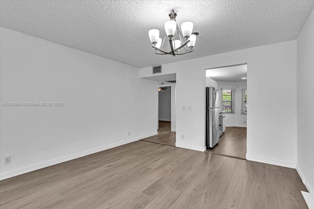 Active With Contract: $2,000 (2 beds, 2 baths, 1100 Square Feet)