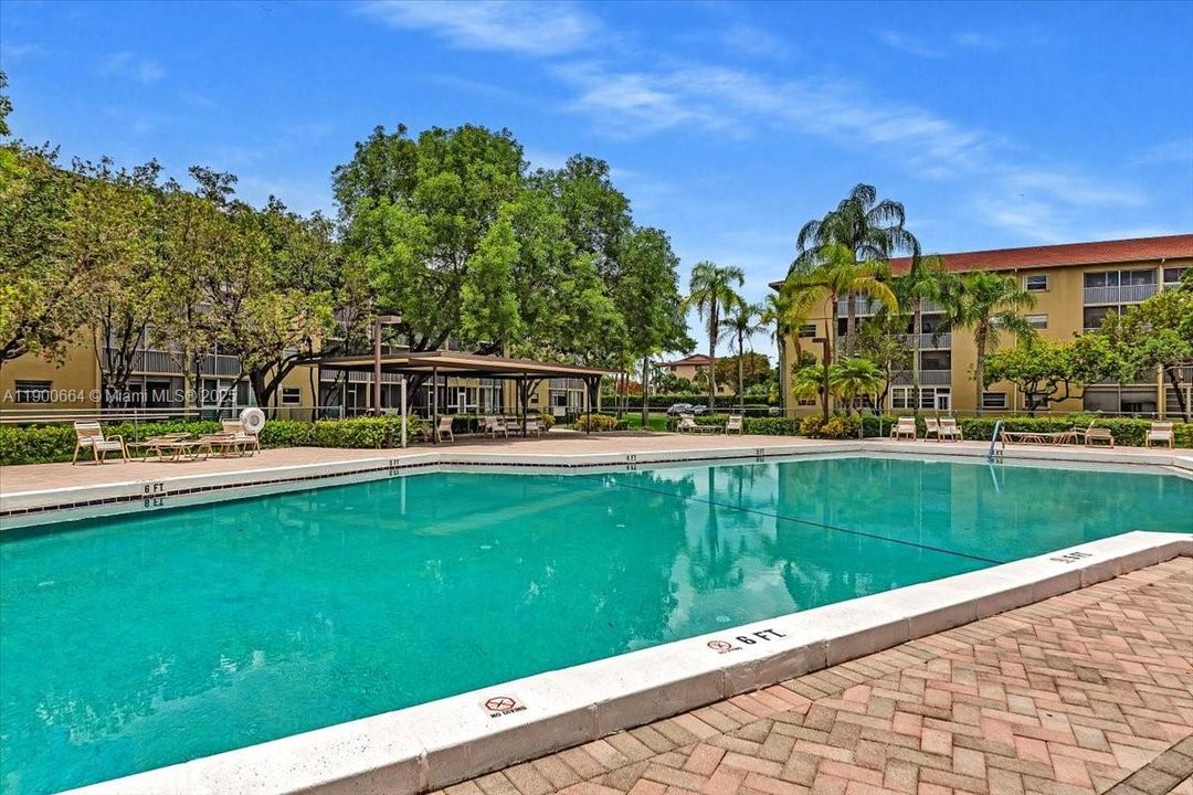 Active With Contract: $2,000 (2 beds, 2 baths, 1100 Square Feet)