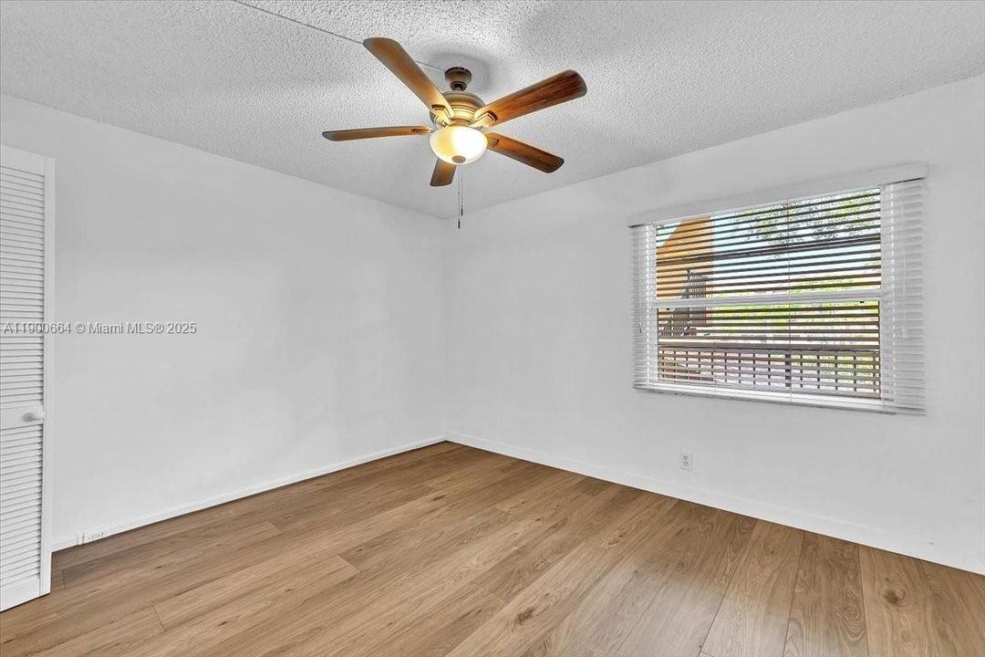 Active With Contract: $2,000 (2 beds, 2 baths, 1100 Square Feet)