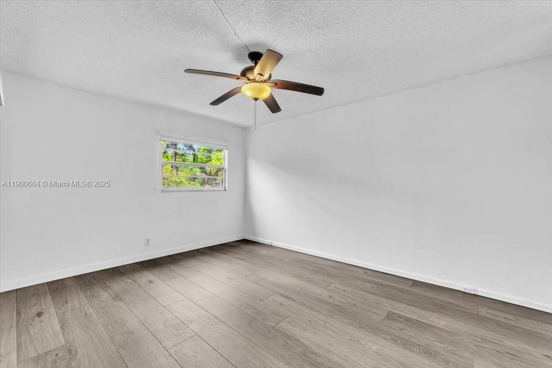 Active With Contract: $2,000 (2 beds, 2 baths, 1100 Square Feet)