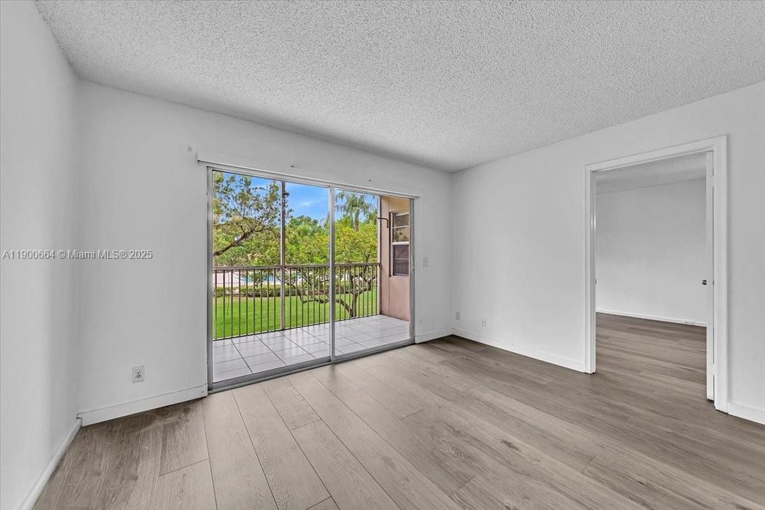 Active With Contract: $2,000 (2 beds, 2 baths, 1100 Square Feet)