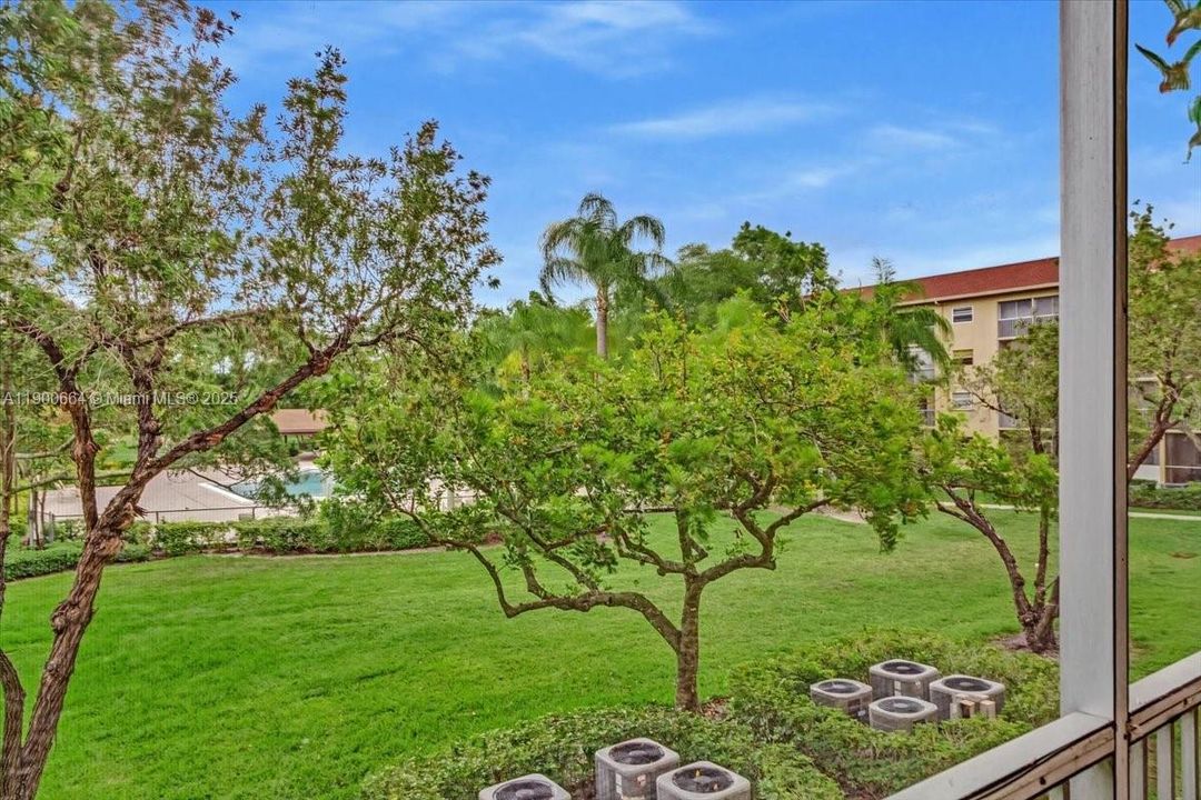 Active With Contract: $2,000 (2 beds, 2 baths, 1100 Square Feet)