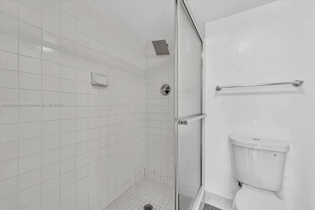 Active With Contract: $2,000 (2 beds, 2 baths, 1100 Square Feet)