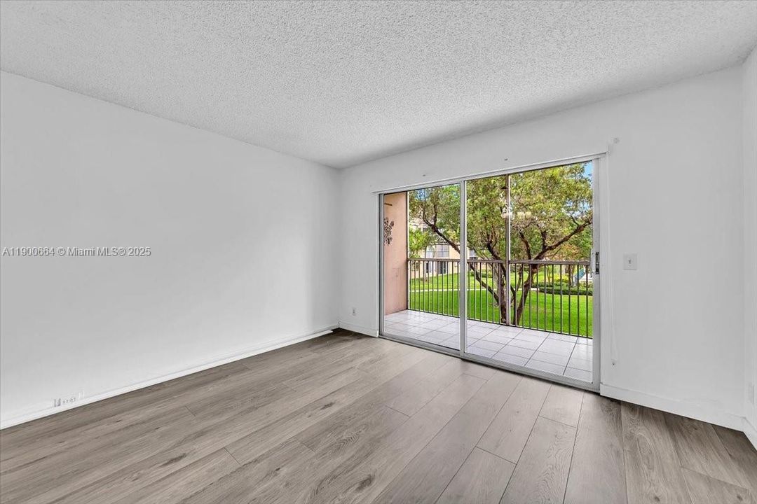 Active With Contract: $2,000 (2 beds, 2 baths, 1100 Square Feet)