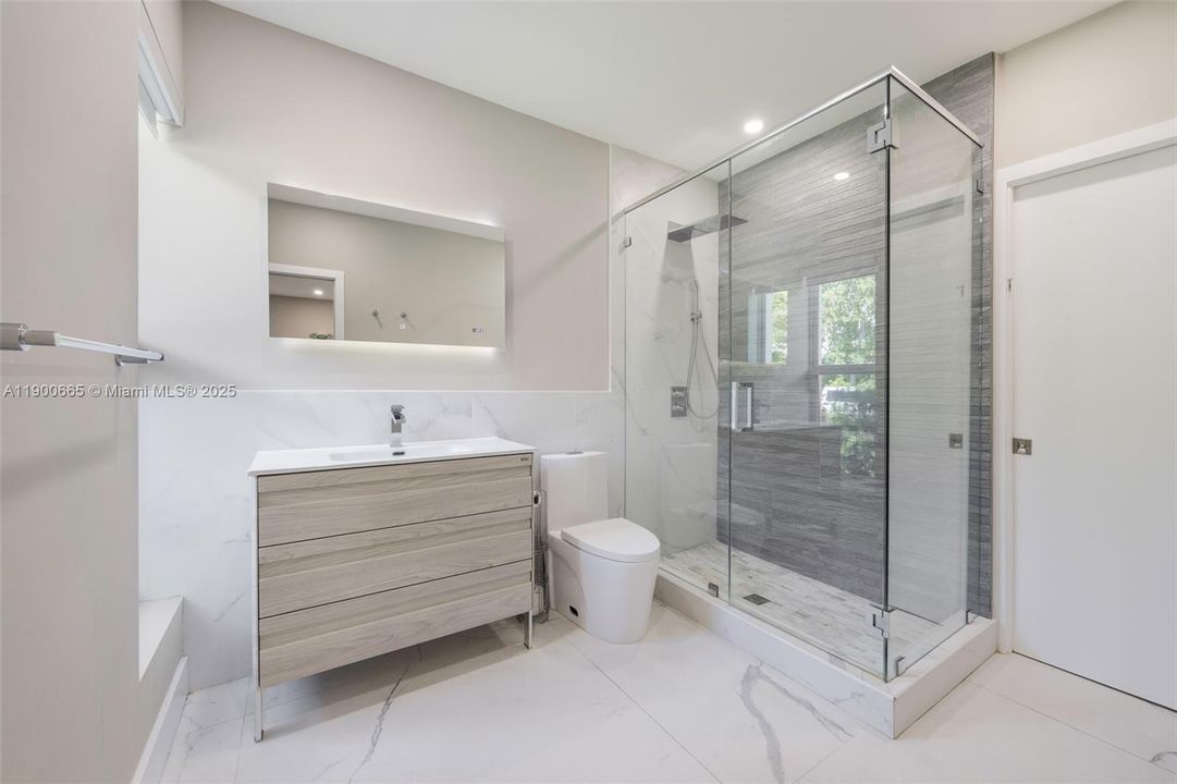 На продажу: $3,800,000 (4 спален, 3 ванн, 2206 Квадратных фут)