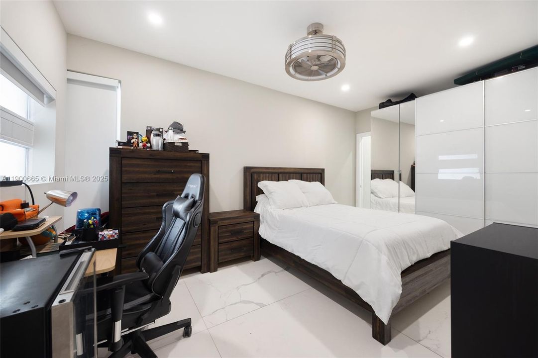 На продажу: $3,800,000 (4 спален, 3 ванн, 2206 Квадратных фут)