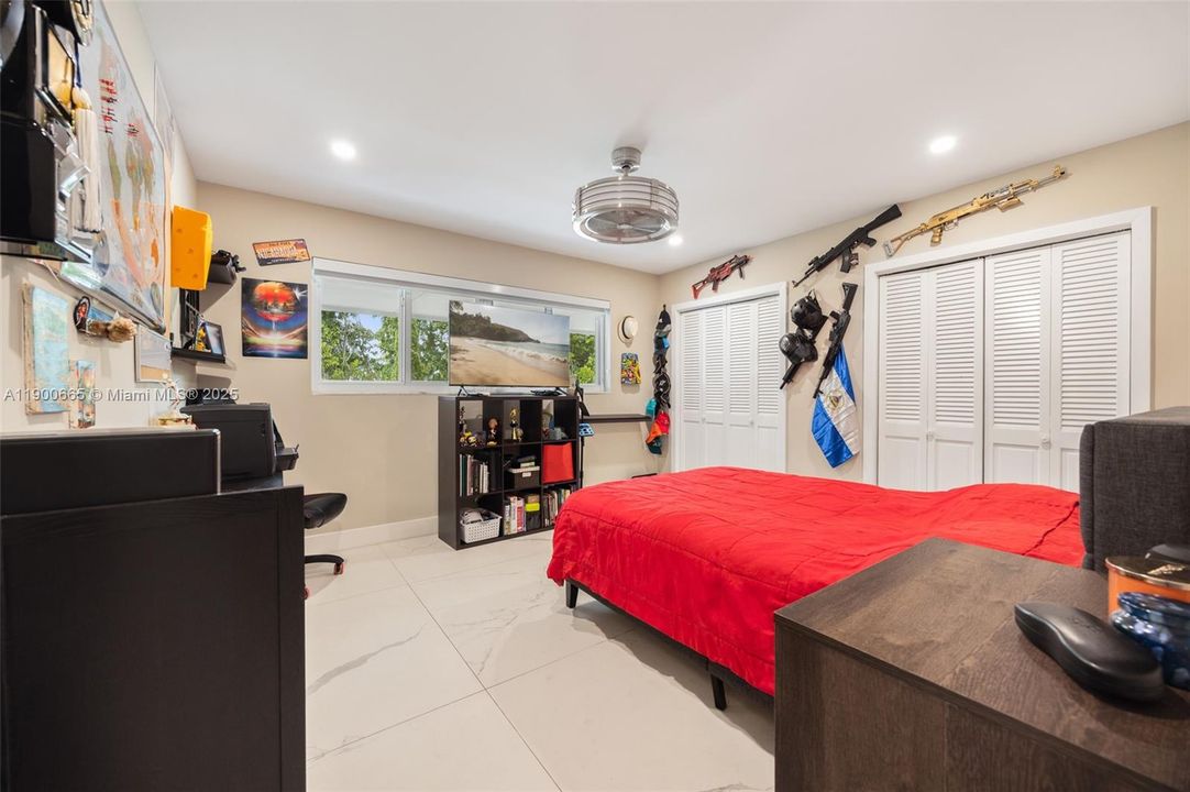 На продажу: $3,800,000 (4 спален, 3 ванн, 2206 Квадратных фут)