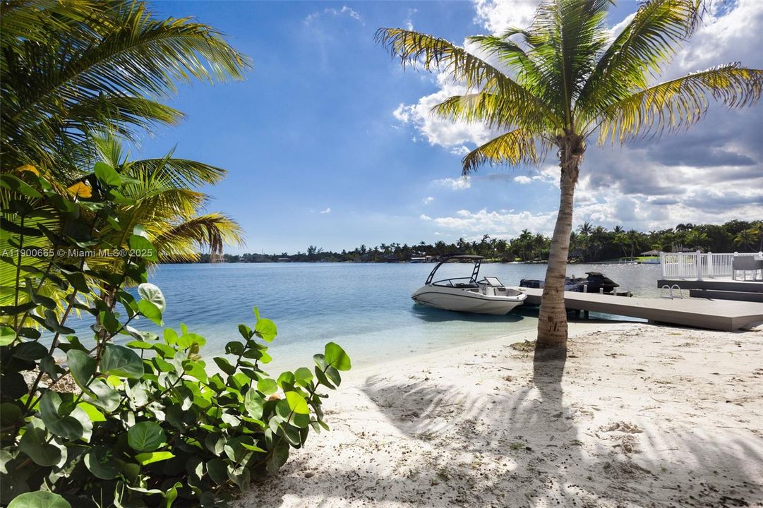 На продажу: $3,800,000 (4 спален, 3 ванн, 2206 Квадратных фут)