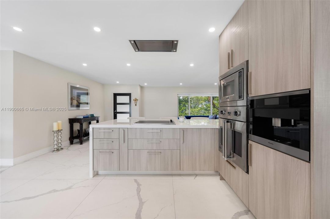 На продажу: $3,800,000 (4 спален, 3 ванн, 2206 Квадратных фут)