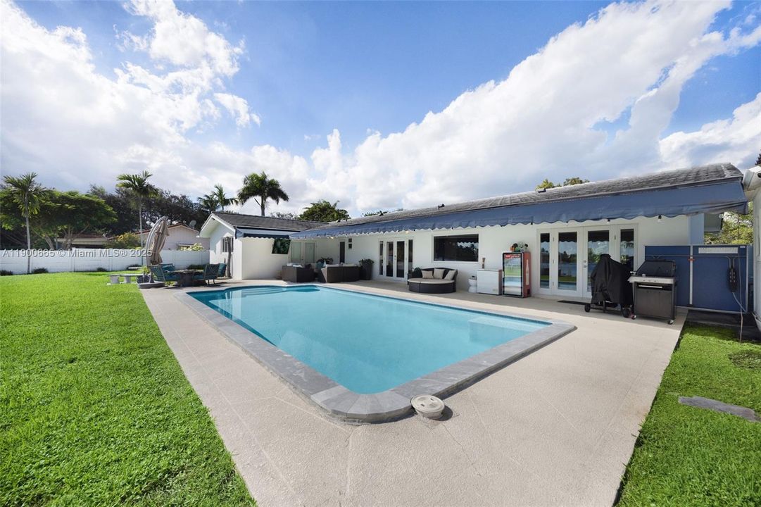 На продажу: $3,800,000 (4 спален, 3 ванн, 2206 Квадратных фут)