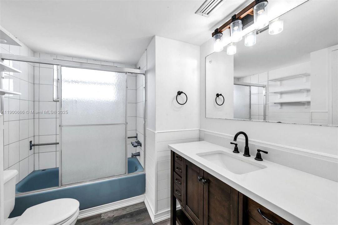 For Rent: $1,750 (1 beds, 1 baths, 1036 Square Feet)