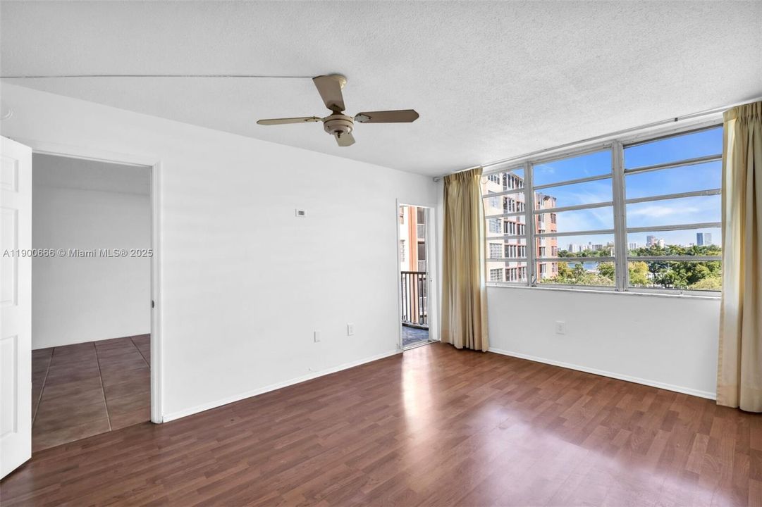 For Rent: $1,750 (1 beds, 1 baths, 1036 Square Feet)