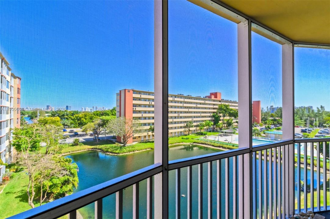 For Rent: $1,750 (1 beds, 1 baths, 1036 Square Feet)