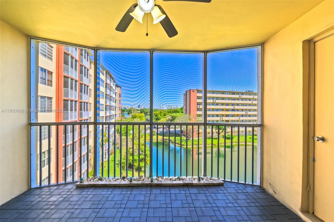 For Rent: $1,750 (1 beds, 1 baths, 1036 Square Feet)