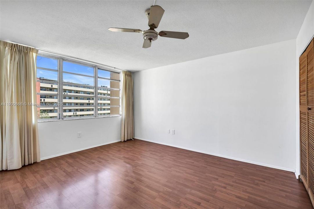 For Rent: $1,750 (1 beds, 1 baths, 1036 Square Feet)