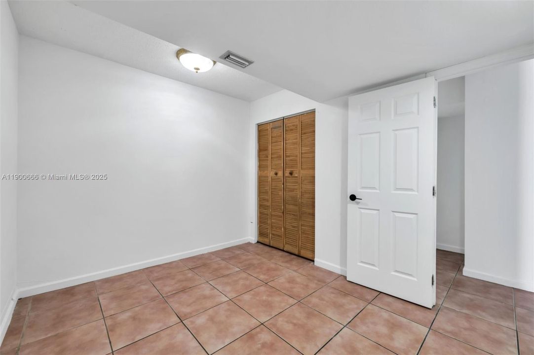 For Rent: $1,750 (1 beds, 1 baths, 1036 Square Feet)