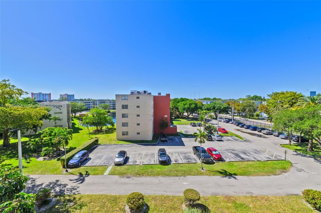 For Rent: $1,750 (1 beds, 1 baths, 1036 Square Feet)