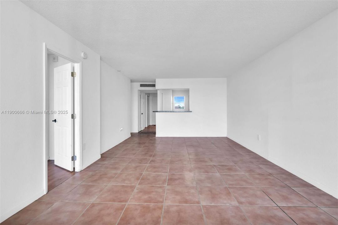 For Rent: $1,750 (1 beds, 1 baths, 1036 Square Feet)