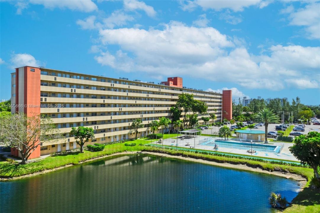 For Rent: $1,750 (1 beds, 1 baths, 1036 Square Feet)