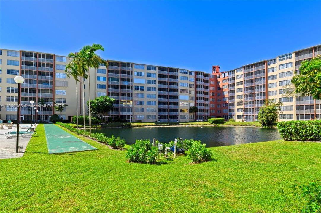 For Rent: $1,750 (1 beds, 1 baths, 1036 Square Feet)