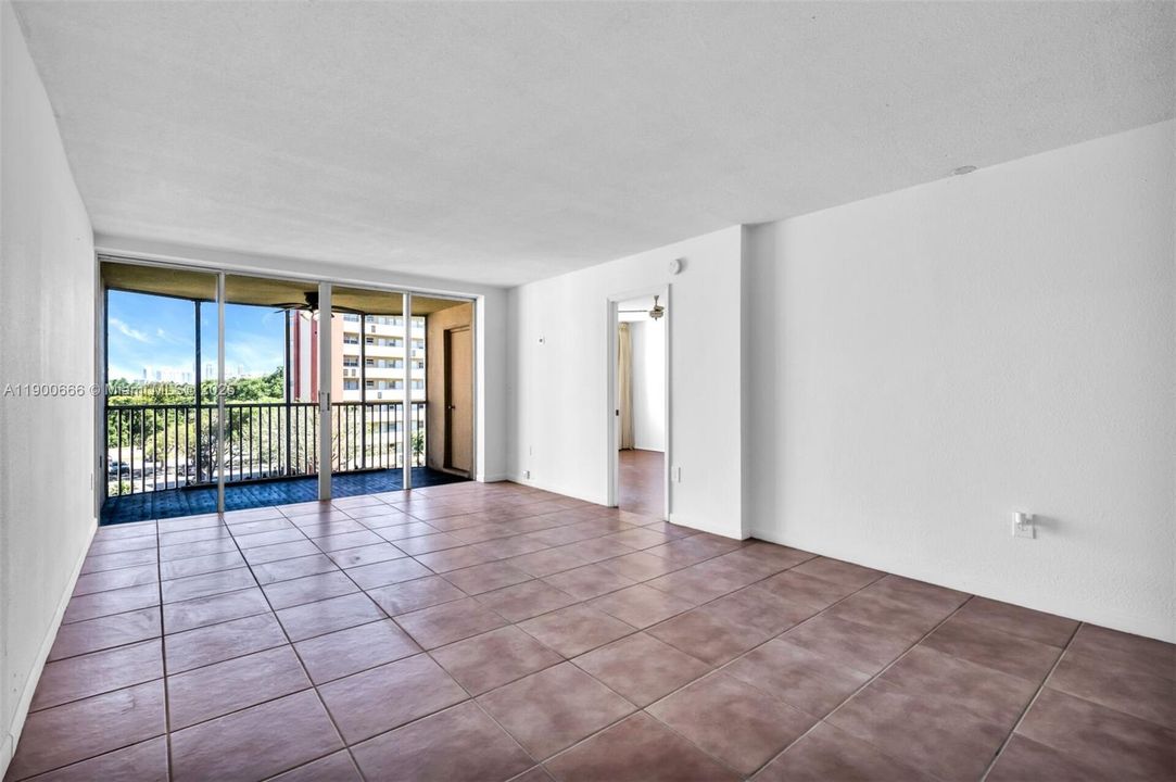 For Rent: $1,750 (1 beds, 1 baths, 1036 Square Feet)