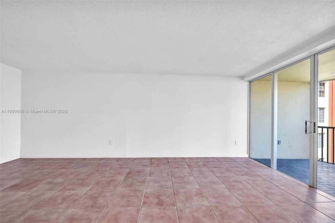 For Rent: $1,750 (1 beds, 1 baths, 1036 Square Feet)