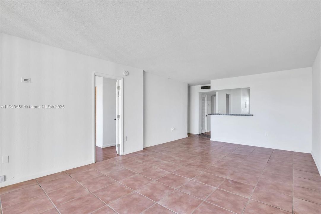 For Rent: $1,750 (1 beds, 1 baths, 1036 Square Feet)