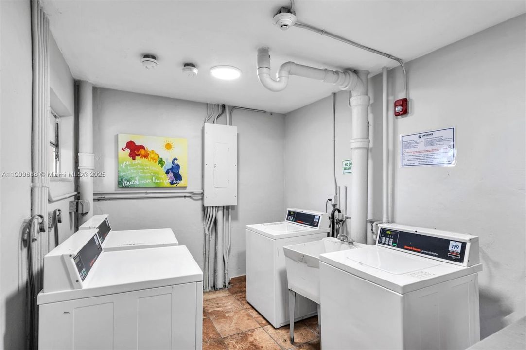 For Rent: $1,750 (1 beds, 1 baths, 1036 Square Feet)