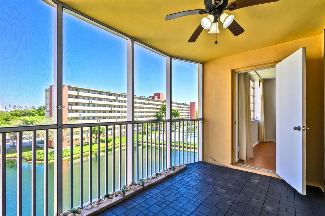 For Rent: $1,750 (1 beds, 1 baths, 1036 Square Feet)