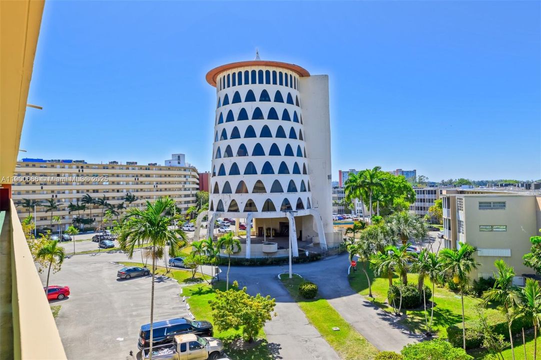 For Rent: $1,750 (1 beds, 1 baths, 1036 Square Feet)