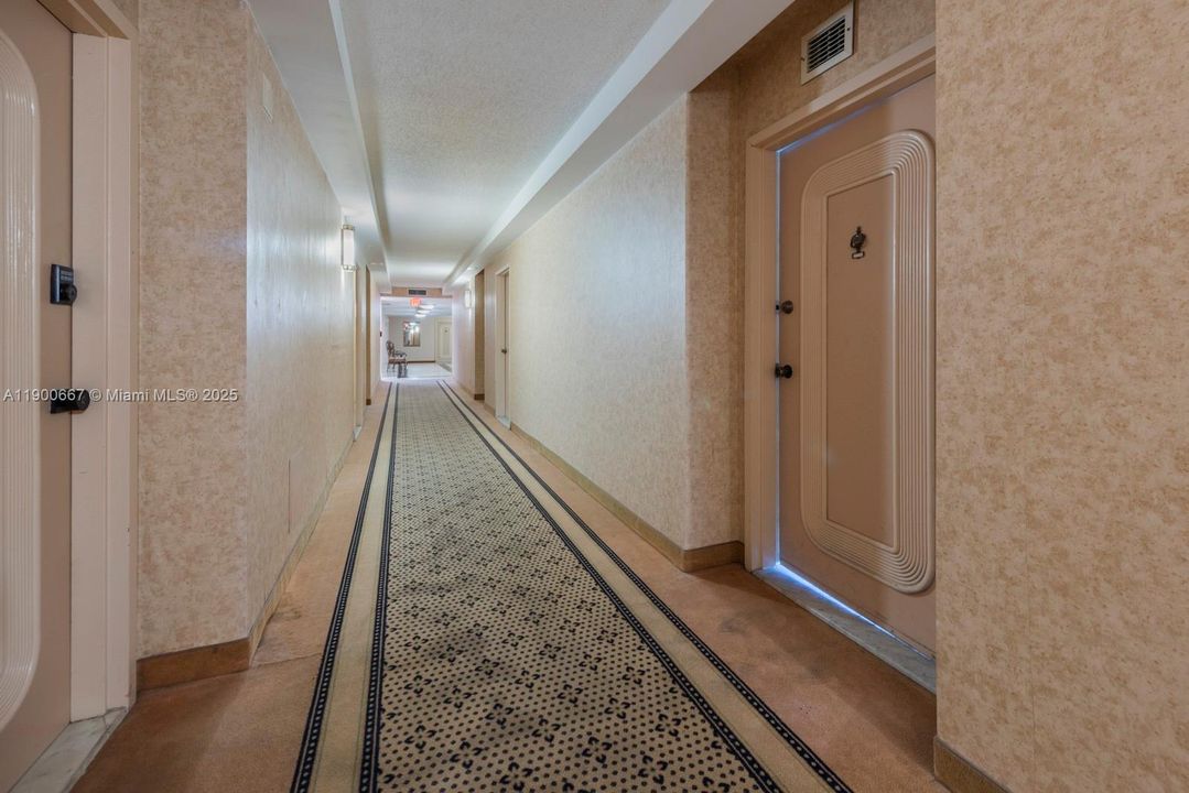 Recently Sold: $225,000 (1 beds, 1 baths, 736 Square Feet)