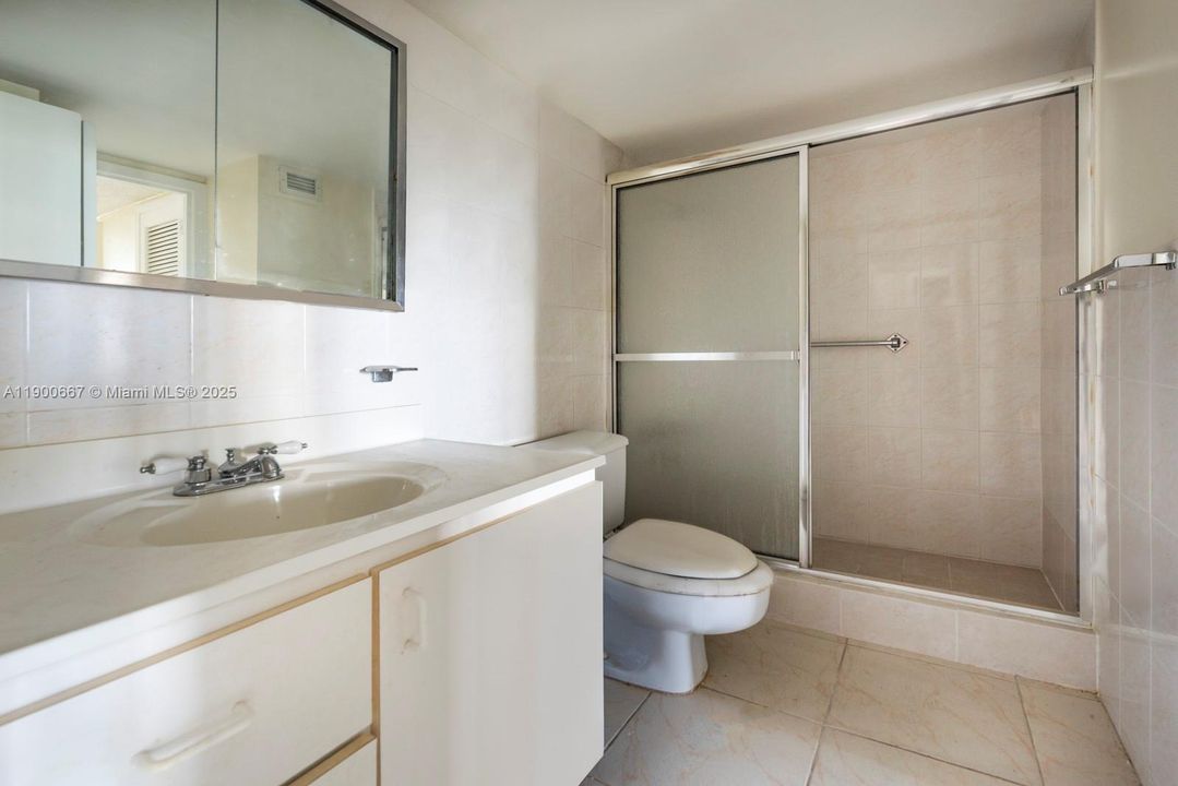 Recently Sold: $225,000 (1 beds, 1 baths, 736 Square Feet)