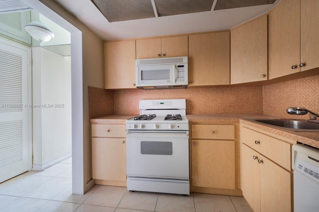 Recently Sold: $225,000 (1 beds, 1 baths, 736 Square Feet)