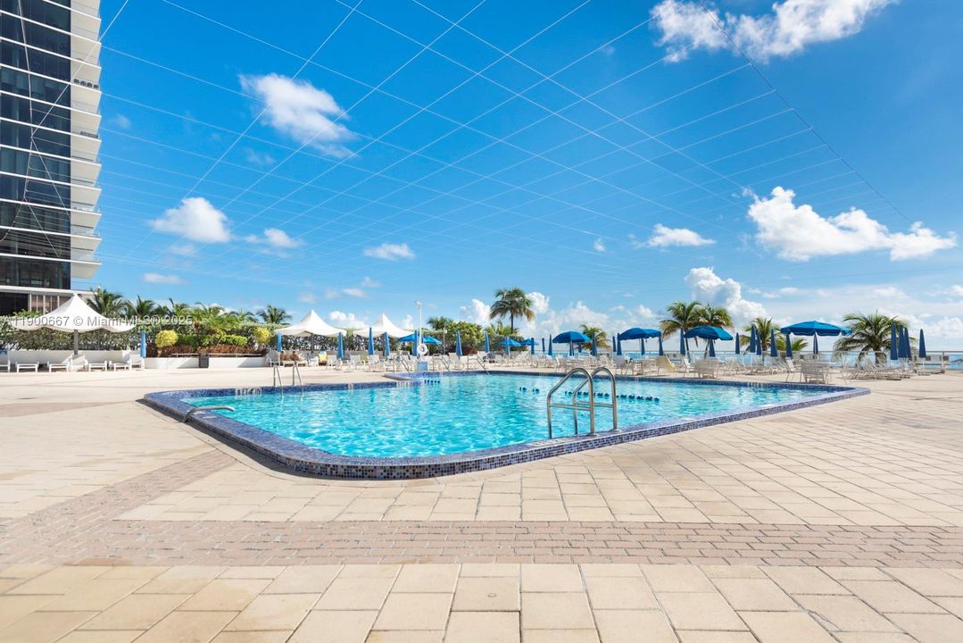 Recently Sold: $225,000 (1 beds, 1 baths, 736 Square Feet)