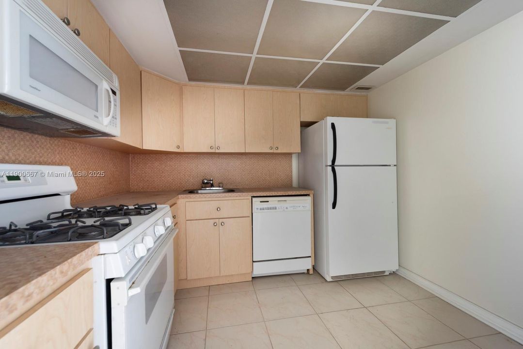 Recently Sold: $225,000 (1 beds, 1 baths, 736 Square Feet)